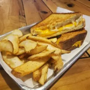 Grilled cheese w/fries